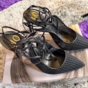 Leg Strap Pointed Toe Heel (J.LO)